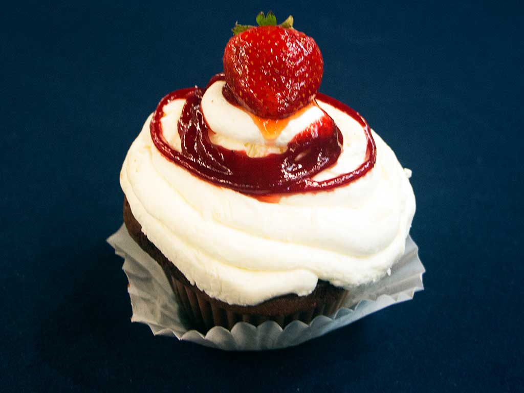Red Velvet Cupcake - dessertsbygerard.com Red Velvet Cupcake - dessertsbygerard.com