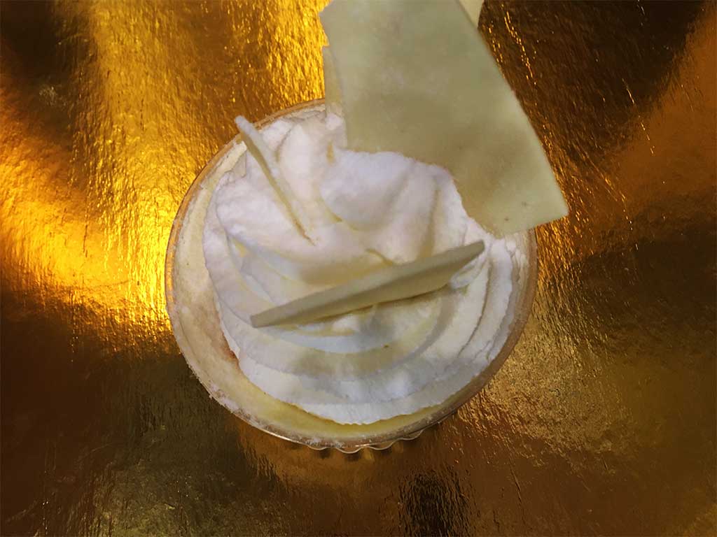 Individual white chocolate mousse cup - dessertsbygerard.com